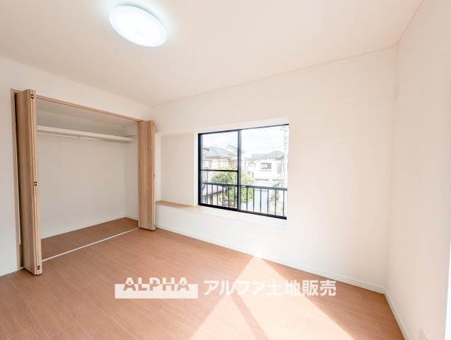 立川市砂川町６丁目の収納|【A warm space】◆心がほどける場所◆
ゆとりある空間が、日常に静かな余白をつくる住まい。人を迎えることが自然になり、暮らしのリズムも穏やかに整っていく。