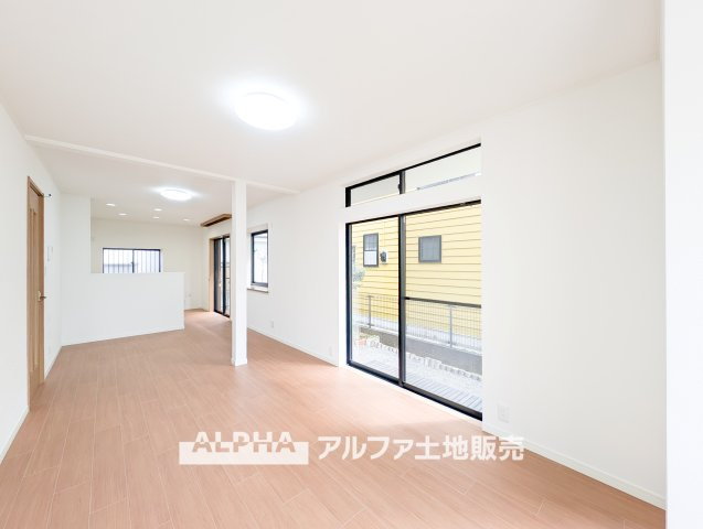 立川市砂川町６丁目の居間・リビング|【Cherish the time】
◆君との時間は◆リビングで、食卓で、寝室で、どこにいても楽しめる。居心地の良い空間の中で質のいい安らぎを求めたい。