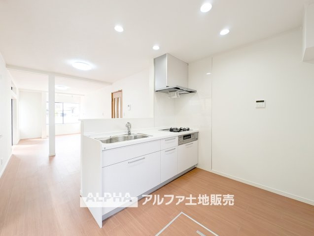 立川市砂川町６丁目のキッチン|【full space】
◆気軽に人を招ける◆ゆったりとした住空間に手のぬくもりを感じれるような温かい住まい。そんな環境で暮らしていくうちに僕たちも変わって行く。