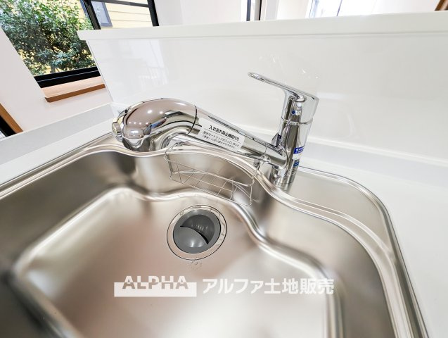 立川市砂川町６丁目のキッチン|【Water cleaner】
◆浄水器◆蛇口から流れ出すお水はクリーンでいつも楽しめます。また浄水器内臓シャワー混合栓なので場所取らずのスッキリとしたスタイルです。