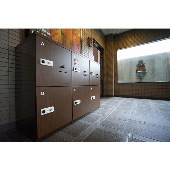 新佐川ビルのロビー