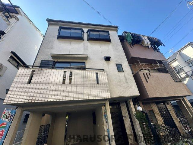 寝屋川市出雲町　3階建ての外観