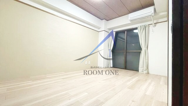 マンションK2の居間・リビング|洋室のお部屋です。