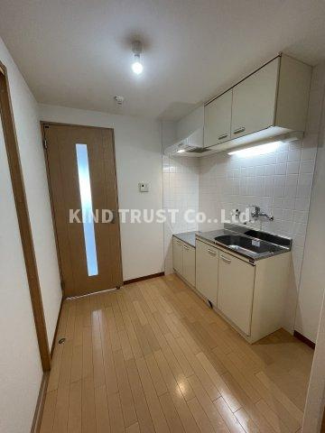 メゾンドアヴェルⅣの内装|明るい室内です