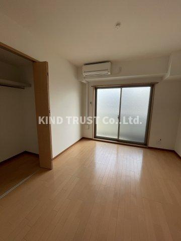 メゾンドアヴェルⅣの居間・リビング|こちらのリビングで趣味の時間をお楽しみください