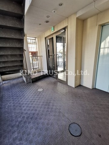 メゾンドアヴェルⅣのロビー|建物の内部です