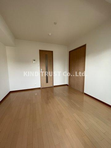 メゾンドアヴェルⅣの居間・リビング|居間です