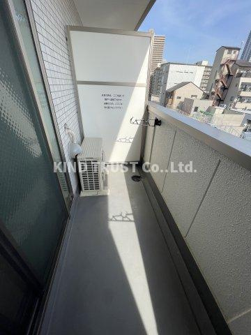 メゾンドアヴェルⅣのバルコニー|外からの目が気にならないバルコニーで洗濯物が干せます