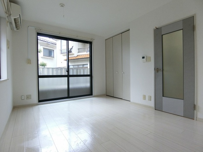 アヴニールBの居間・リビング