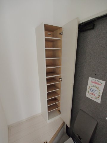 アヴニールBの玄関