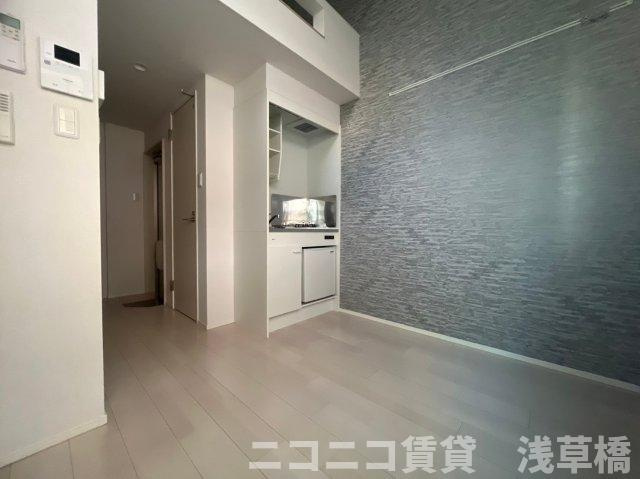 メゾン・プーラ菊川の居間・リビング