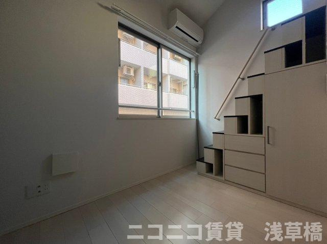 メゾン・プーラ菊川のバルコニー