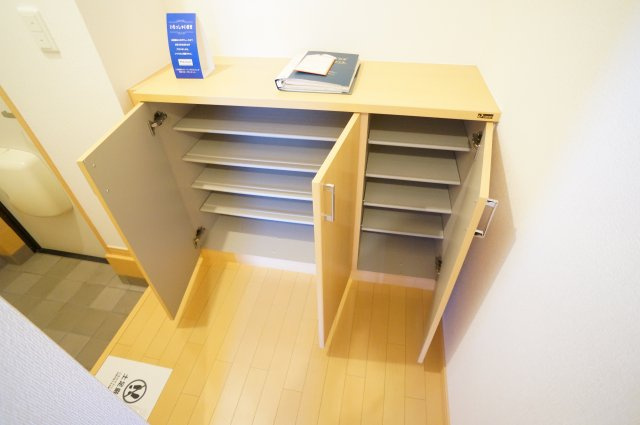 レスポワール法蓮の玄関