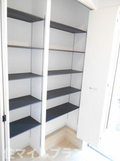 【玄関】 | 白河市蛇石新築一戸建て6棟 | 収納もある玄関です