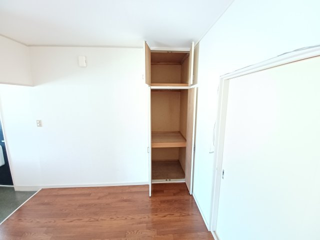 セゾン松原A棟の収納|リビング収納です