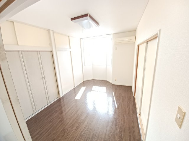 セゾン松原A棟の洋室|明るい洋室です