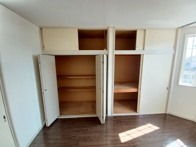 セゾン松原A棟の収納|洋室収納スペースです