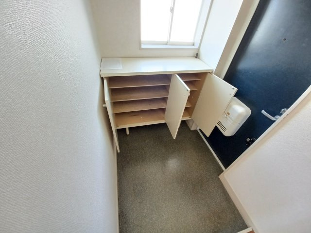 セゾン松原A棟の玄関|玄関収納です