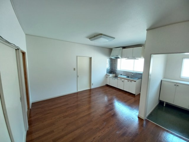 セゾン松原A棟の居間・リビング|使いやすいリビングです