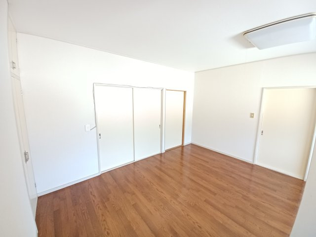 セゾン松原A棟の居間・リビング|使いやすい居間です