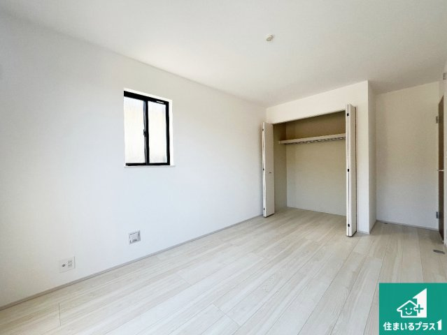 神戸市垂水区桃山台　新築一戸建ての洋室|シンプルな洋室は、自分好みのインテリアが楽しめます♪ご家族とインテリアや家具を選びに行くのは新築購入時の醍醐味の一つです。ぜひお楽しみください♪