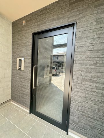 Healing Grace 高槻高西町　A棟のエントランス