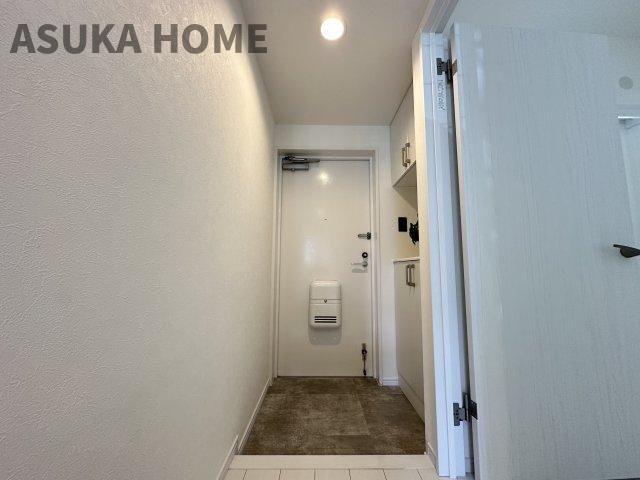 ビューネ綱島東の玄関|モダンな雰囲気の使いやすそうな玄関です。玄関横のシューズボックスも嬉しい設備です。