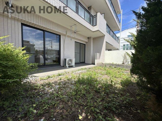 ビューネ綱島東の庭|専用庭のあるお部屋です。ガーデニングや家庭菜園も楽しめそうですね。