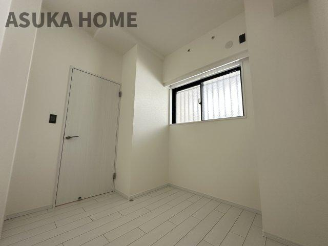 ビューネ綱島東の洋室|廊下側のお部屋は天井が高いので、開放感があり自然光の差し込む明るい室内になっています。