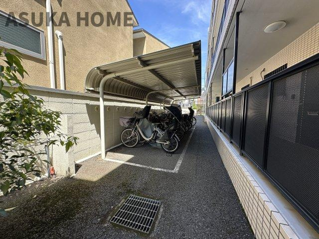 ビューネ綱島東の駐輪場|屋根付きの駐輪スペースを完備。