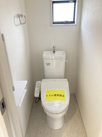 リーブルガーデンＳ第１前橋小屋原のトイレ|2階トイレです。清潔感のある白を基調としています。