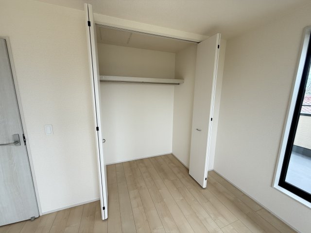 リーブルガーデンＳ第１前橋小屋原の収納|2階:洋室1収納です