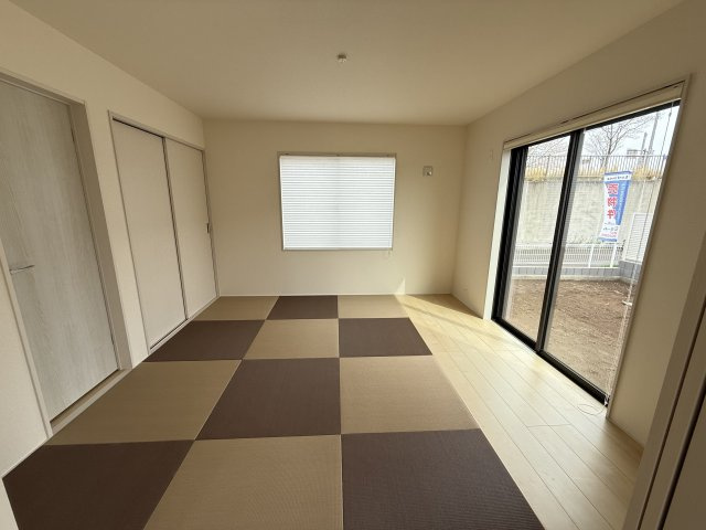 リーブルガーデンＳ第１前橋小屋原の和室|1階和室８帖です。客間としてもご利用できる広さです。い草香る和室はくつろぎスペースにも最適ですよ♪