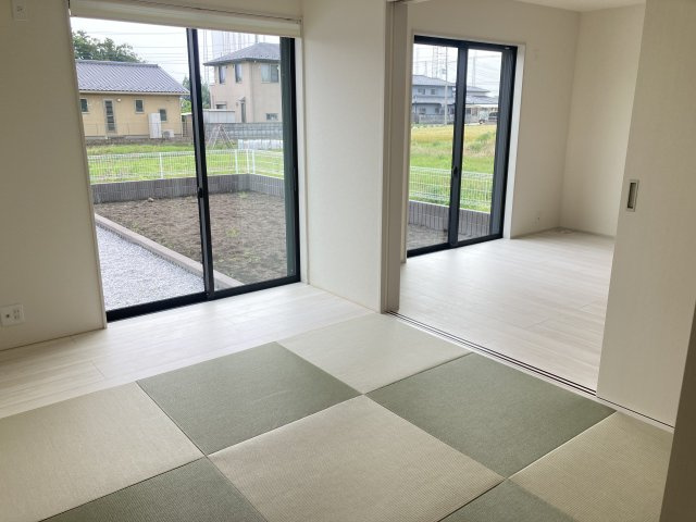 リーブルガーデンＳ第１前橋小屋原の和室|1階和室８帖です。客間としてもご利用できる広さです。い草香る和室はくつろぎスペースにも最適ですよ♪