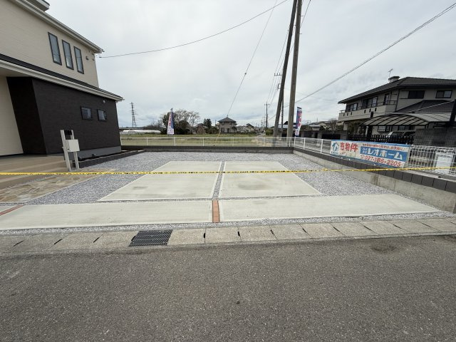 リーブルガーデンＳ第１前橋小屋原の駐車場|駐車場もキレイに整備されています。４台駐車可能です！