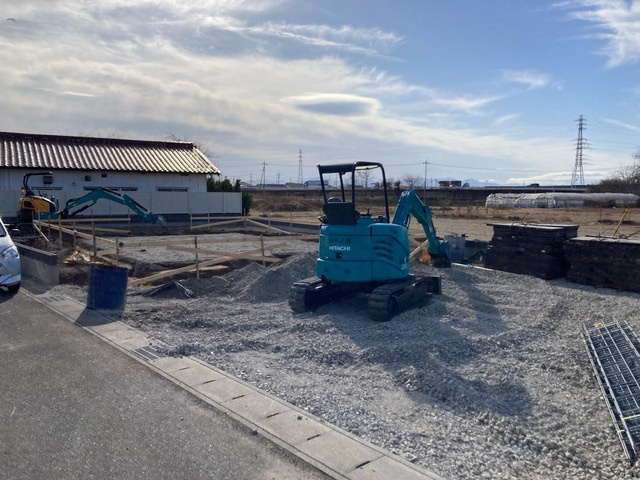 リーブルガーデンＳ第１前橋小屋原の前面道路含む現地写真|前面道路含む現地写真です。角地なので陽当たりも良好です☆