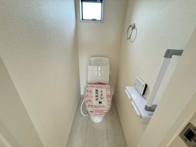 リーブルガーデンＳ第１前橋小屋原のトイレ|2階トイレです。清潔感のある白を基調としています。