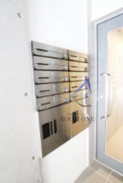 サンフォレスタ文京大塚のその他共用部分|集合ポストと宅配ボックスです。