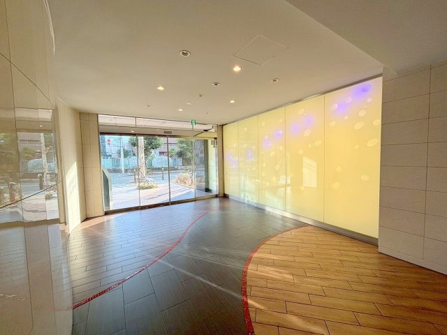 SEST新大阪のエントランス