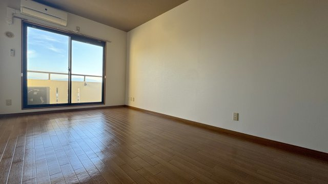 サンヒルズの洋室