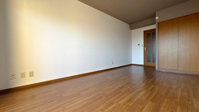 サンヒルズの洋室