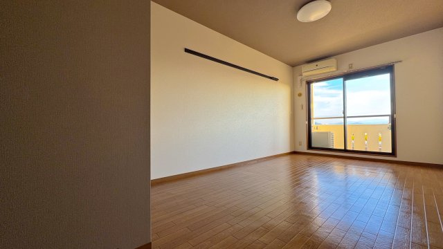 サンヒルズの洋室