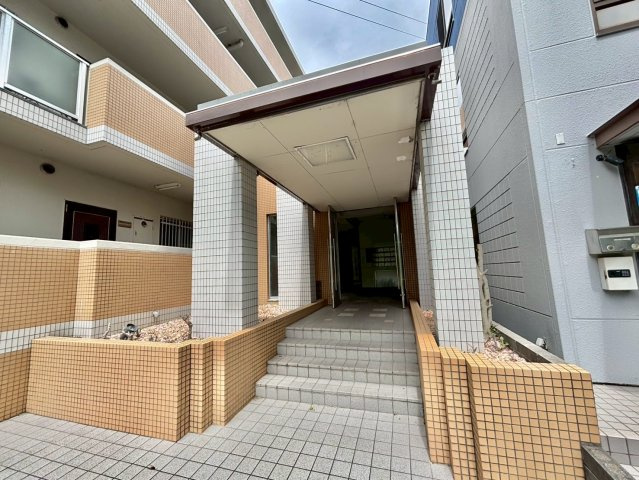 ハピネス北条のエントランス