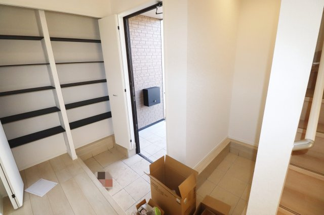 矢吹町八幡町第24　　　２号棟　　　善郷小学校、矢吹中学区の玄関