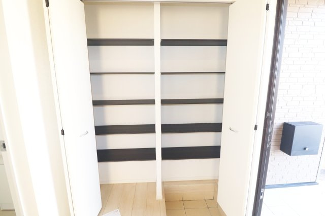 矢吹町八幡町第24　　　２号棟　　　善郷小学校、矢吹中学区の玄関