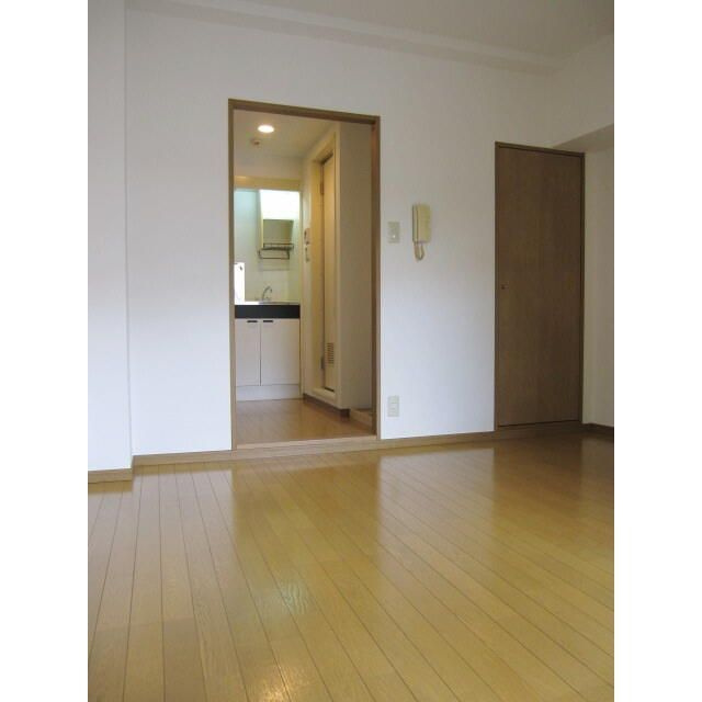 プレール新宿余丁町の居間・リビング