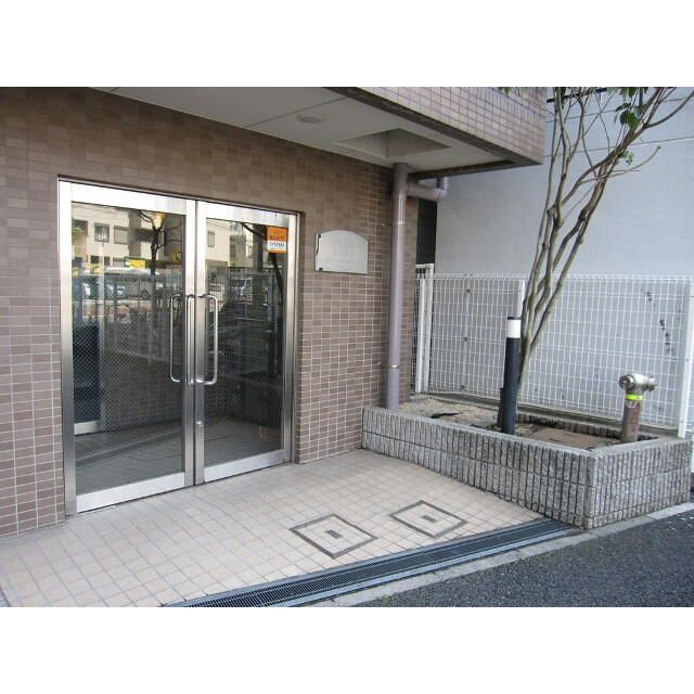プレール新宿余丁町のエントランス