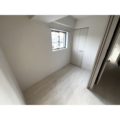 【寝室】 | 【仲介手数料0円】ソルテラスKYOTO西大路 瑠 | 開放的な寝室です