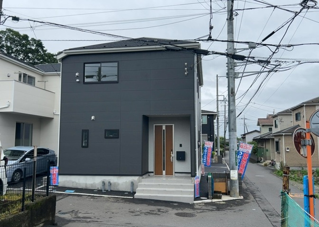 【庭】 | 庭があることでガーデニングや家庭菜園はもちろん、こどもの遊び場やペットを放して遊ぶことができます。また、家の周囲に余裕があるということです。隣地との間があれば、十分な日当たりと、風通しが確保できます。