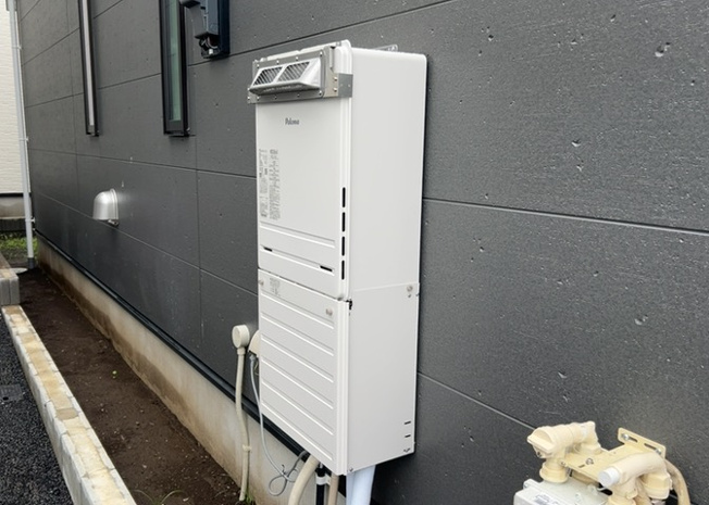 【発電・温水設備】 | 省エネ給湯器とは従来型の給湯器より熱効率が高く、少ない燃料でたくさんのお湯を沸かすことが出来る高効率な給湯器のことを指します。また、省エネ給湯器には種類があり、利便性や効果なども様々です。